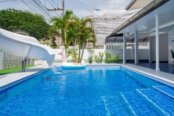 المنشأة من الخارج