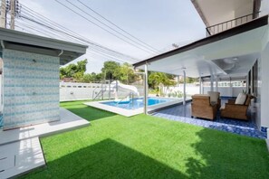 Unclassified image, 3 of 41, button - Greta Villa (Pattaya)