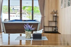 المنشأة من الداخل