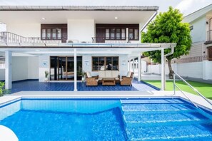 Unclassified image, 5 of 41, button - Greta Villa (Pattaya)