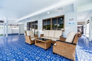 المنشأة من الخارج