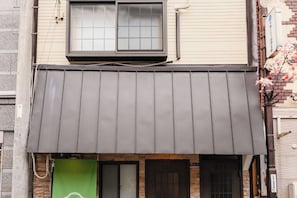 Unclassified image, 5 of 5, button - FOXINN (Osaka)