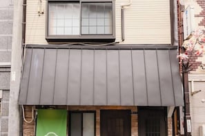 Exterior - FOX INN (Osaka)