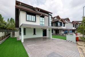 Unclassified image, 2 of 11, button - Bungalow Putrajaya 15Pax w Private Pool Gathering (Putrajaya)