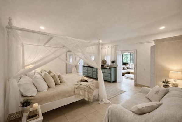 Cribs/infant beds