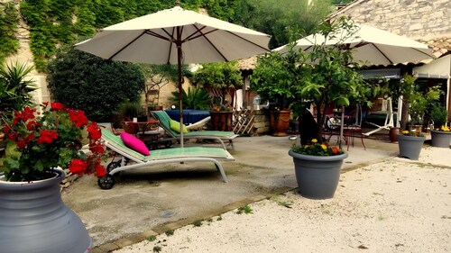 Guest Room 'Chambre Marcel Pagnol' with Shared Terrace, Wi-Fi and Air Conditioning