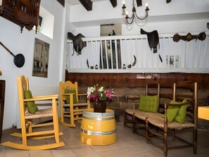 Interior - Guest Room 'Chambre Marcel Pagnol' with Shared Terrace, Wi-Fi and Air Conditioning (Bernis)