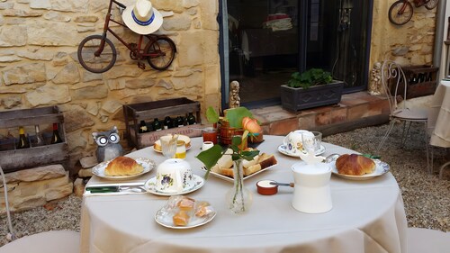 Guest Room 'Family Suite Guy De Maupassant' with Shared Terrace, Wi-Fi and Air Conditioning
