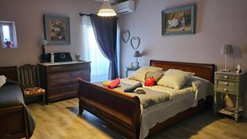 2 bedrooms, WiFi, bed sheets