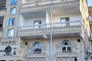 Exterior - The Palace Pyramids Boutique Hotel (Nazlet El-Semman)