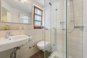 Douche, serviettes fournies