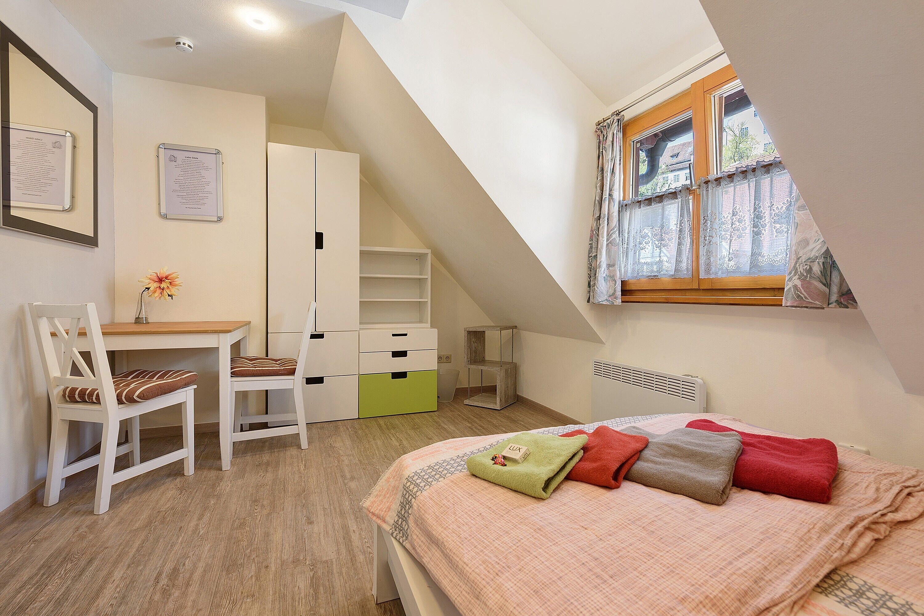 1 bedroom, WiFi, bed sheets