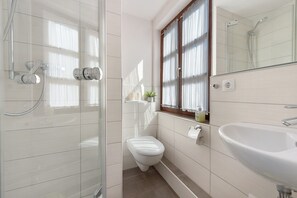 Douche, serviettes fournies