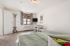 1 bedroom, WiFi, bed sheets