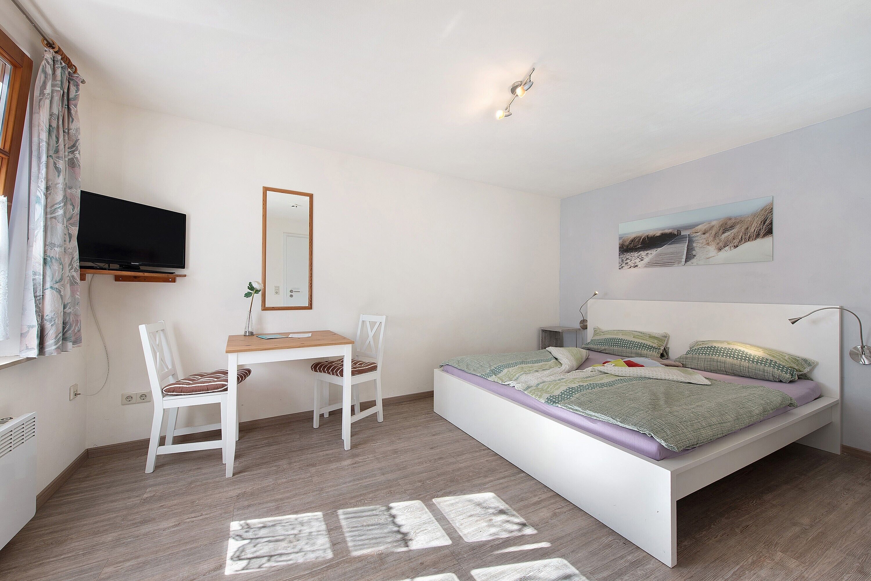 1 bedroom, WiFi, bed sheets