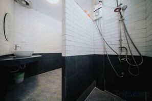 Bathroom - Gao Bee One Beach Club (Ban Chang)