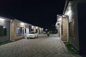 Self-parking (surcharge)