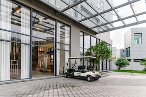 المنشأة من الداخل