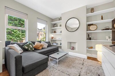 Unique 2 bedroom Flat in Heart of Walthamstow