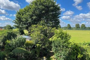 Room - Unique 2 bedroom Flat in Heart of Walthamstow (Waltham Forest)