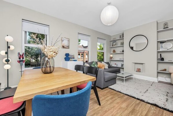 Room - Unique 2 bedroom Flat in Heart of Walthamstow (Waltham Forest)