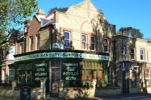 Exterior - Unique 2 bedroom Flat in Heart of Walthamstow (Waltham Forest)