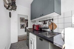 Room - Unique 2 bedroom Flat in Heart of Walthamstow (Waltham Forest)