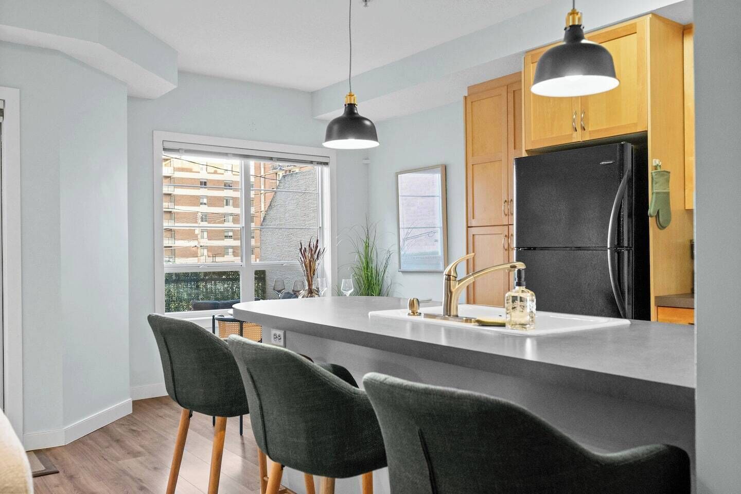 Refrigerador, microondas, horno y parrilla de estufa 