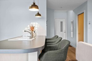 Interior - 2 Bed | DT Core | Mins to Stampede (Calgary)