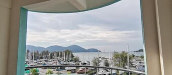 Peaceful 1-Bedroom Unit at Marina Island by JoMy Homestay