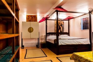 Room - Stay in a Charming Colonial Villa (Luang Prabang)