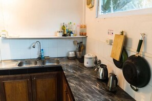 Private kitchen - Stay in a Charming Colonial Villa (Luang Prabang)