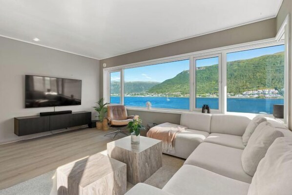 Cribs/infant beds - Paramount Penthouse Accommodations (Tromso)