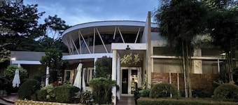 Alejandros Suites & Venue