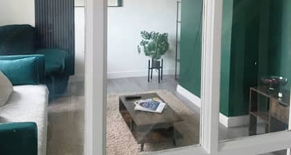 Business & Family Friendly 6 Bed - Free Parking