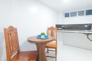 Room - RedDoorz @ Alaminos Pangasinan (Alaminos)