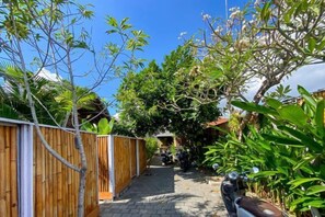 المنطقة المحيطة بالمنشأة