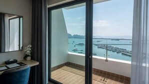 A balcony with a view of a marina and boats. - Wyndham Garden Legend Halong (Ha Long)
