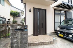 Unclassified image, 4 of 5, button - Hatagaya House (Tokyo)