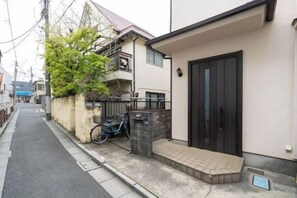 Unclassified image, 3 of 5, button - Hatagaya House (Tokyo)