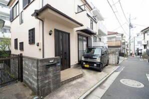 Unclassified image, 5 of 5, button - Hatagaya House (Tokyo)
