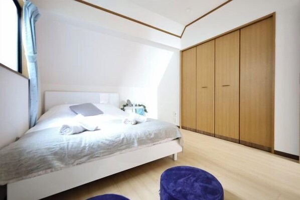 Room - Nagasaki; Ikebukuro 3 min, Shinjuku 11 min, Shibuya 18 min, Ginza 24 min (Tokyo)