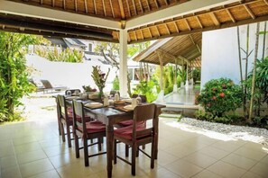 Outdoor dining - Villa Damai Kecil Seminyak by Adam Jyota Management (Bali)