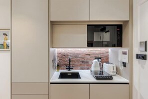 Room - Kensington Studio B (Lower level) (London)