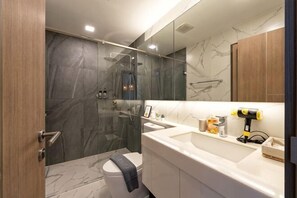 A modern bathroom with a marble shower, a toilet, and a sink with a mirror above it. - Sky RiverPool, Cozy & Luxury for family (Chiang Mai)