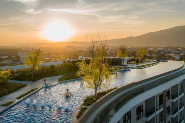 Outdoor pool - Sky RiverPool, Cozy & Luxury for family (Chiang Mai)
