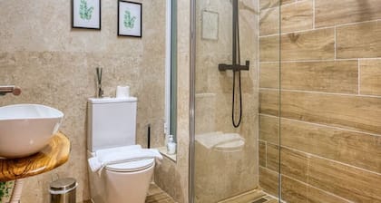 Cozy Gozo Home: Private Tub & Private Backyard
