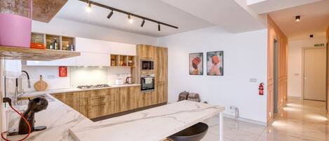 Fridge, microwave, oven, coffee/tea maker