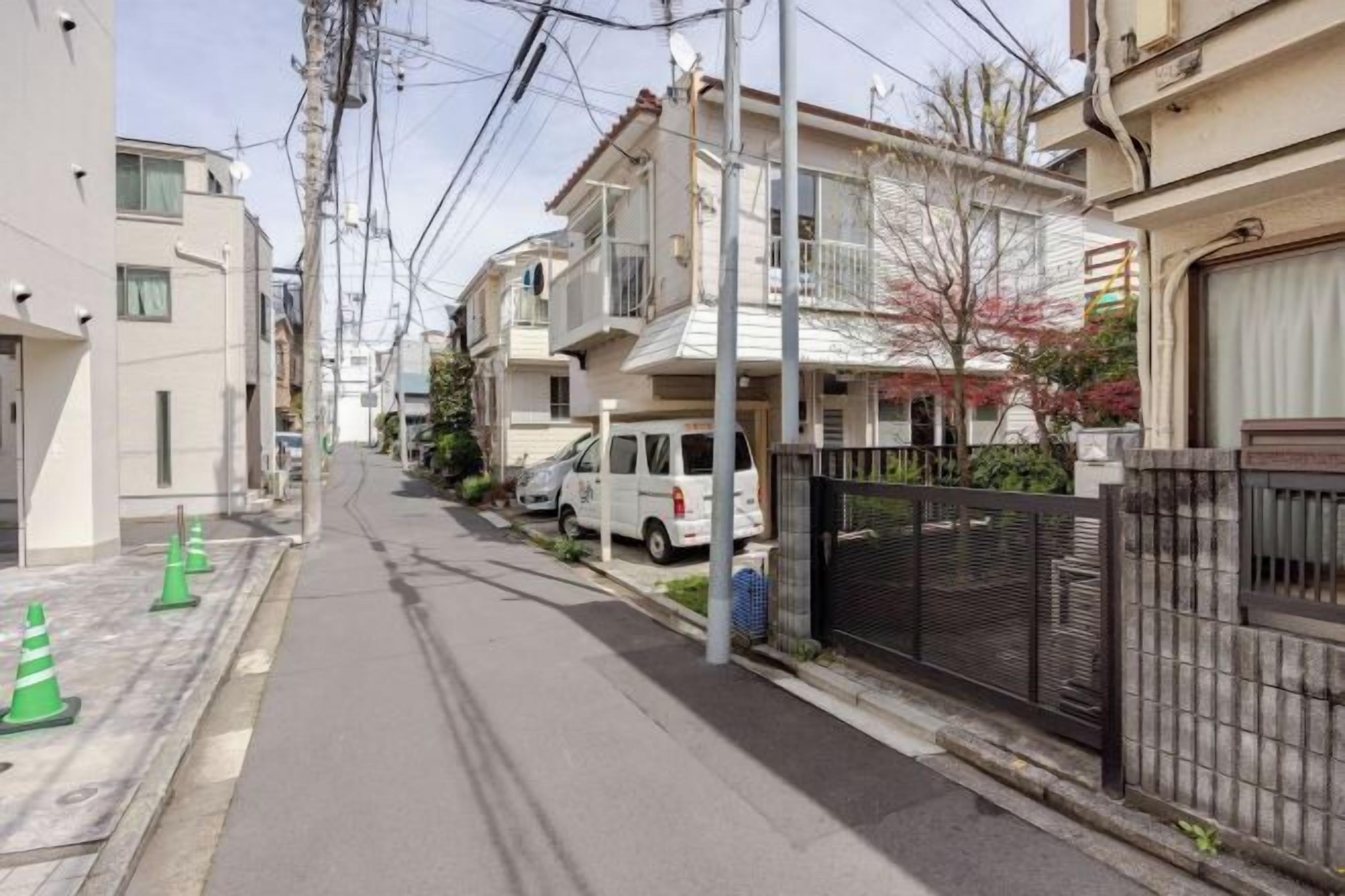 المنطقة المحيطة بالمنشأة