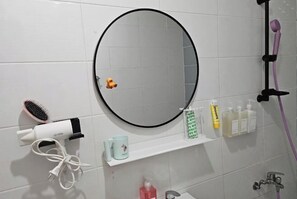 Bathroom - 3 minutes from Seoul Station#Direct access by AREX from Incheon Airport,including breakfast (Seoul)